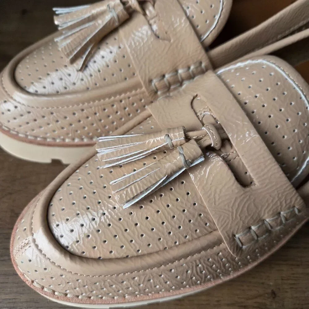 NEW W/O BOX DONALD PLINER TAN LEATHER PERFORATED HARLEM TASSEL LOAFERS 9 WMNS